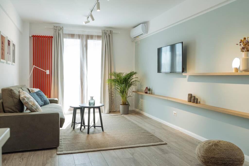 Sunny 2br Flat - Old Town View דירה