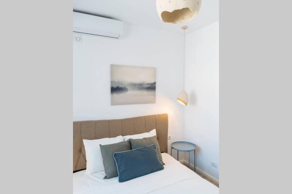 Sunny 2br Flat - Old Town View דירה