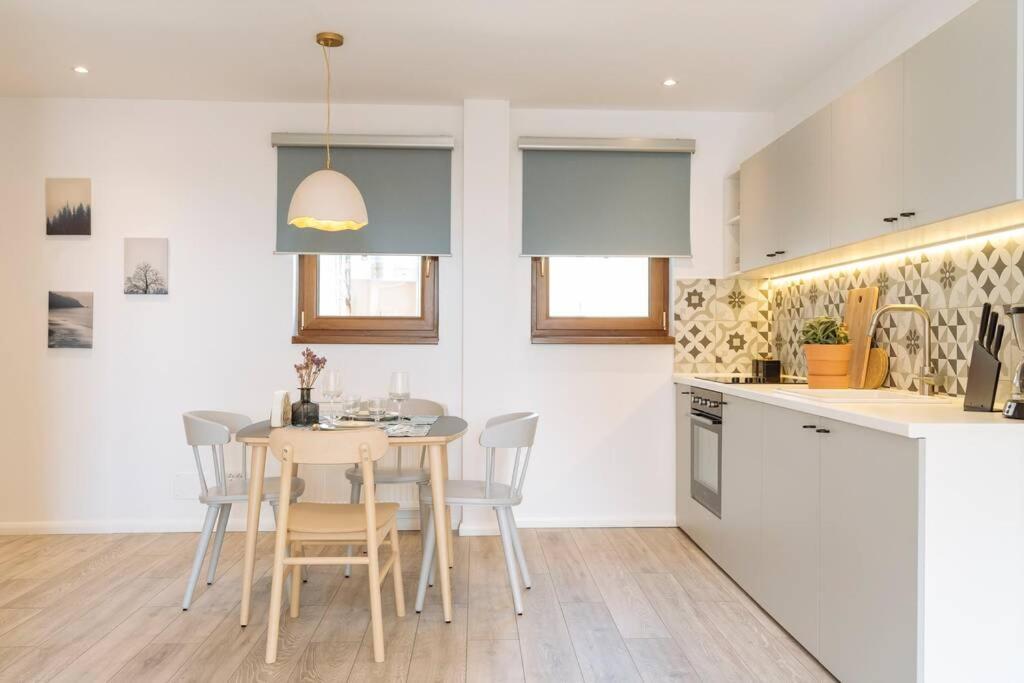 דירה Sunny 2br Flat - Old Town View *