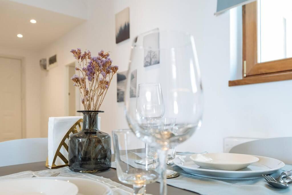 Sunny 2br Flat - Old Town View