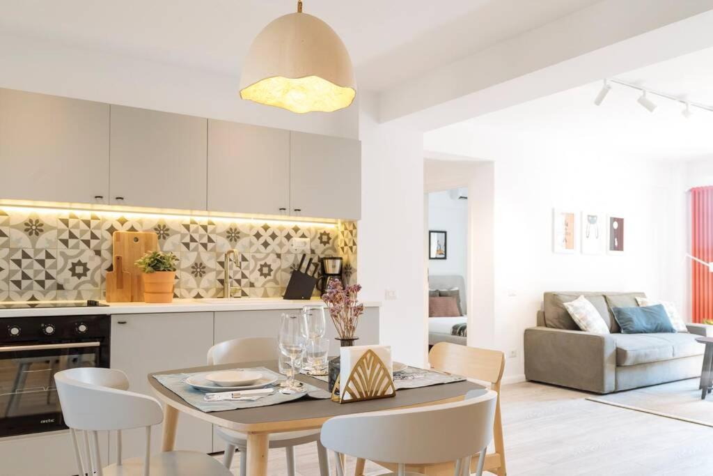 Sunny 2br Flat - Old Town View * בוקרשט
