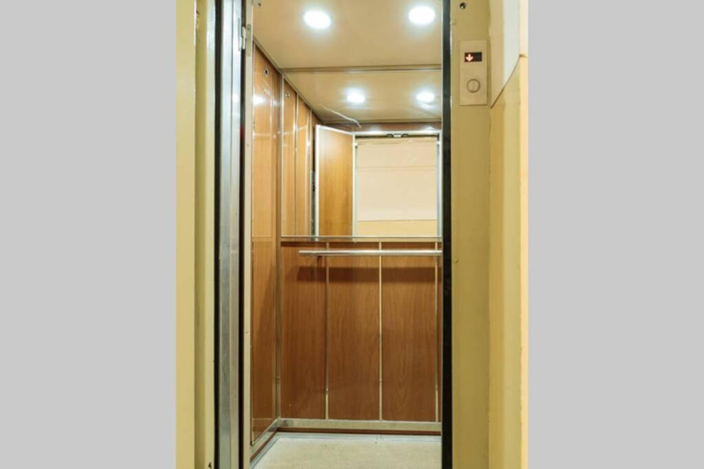 Sunny 2br Flat - Old Town View דירה *