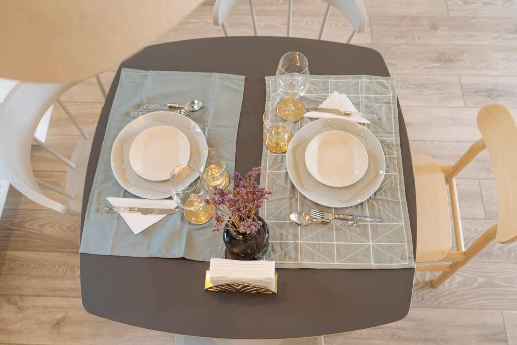 Sunny 2br Flat - Old Town View