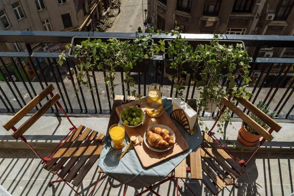 Sunny 2br Flat - Old Town View דירה