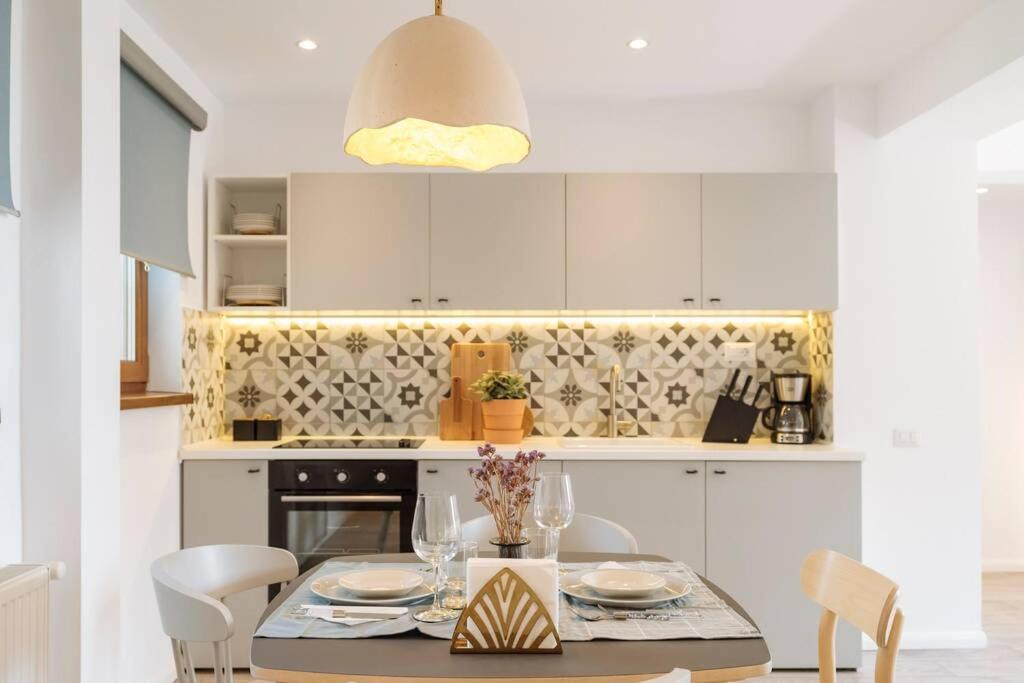 דירה Sunny 2br Flat - Old Town View *